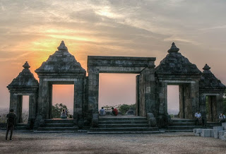 Candi Ratu Boko : Lokasi , Misteri dan Asal Usulnya