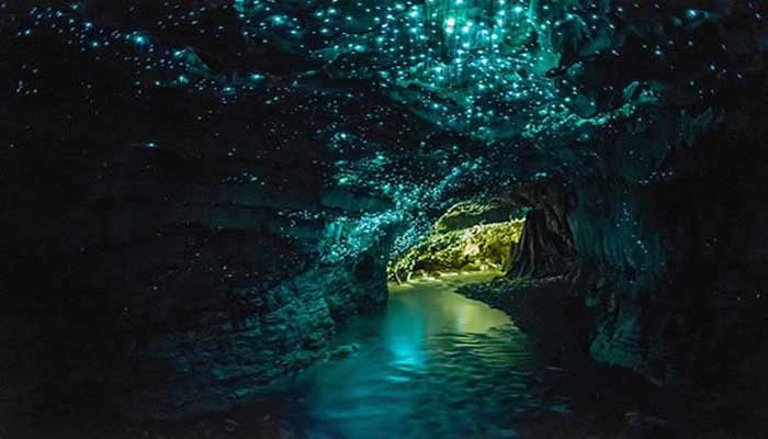 10 GUA PALING MENAKJUBKAN DI DUNIA yaitu sebuah lubang di dalam tanah yang cukup besar dan dalam 10 GUA PALING MENAKJUBKAN DI DUNIA